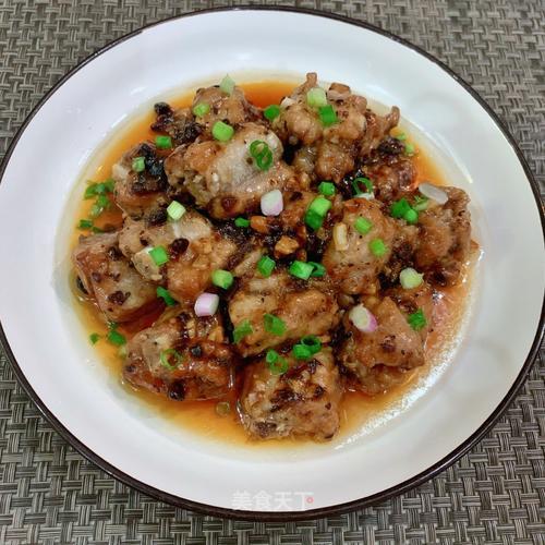 排骨蒸蒜苗的做法