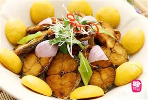 干锅鲅鱼饼子的做法