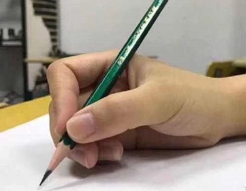 如何纠正握笔姿势