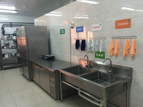 食堂吃饭用不用收拾