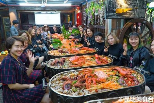 饭店员工聚餐好的文案