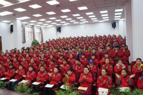 如何描写全班响起雷鸣般的掌声