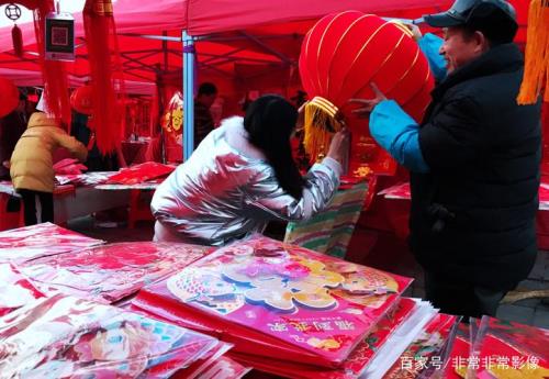 摆摊卖对联用喇叭怎么叫卖