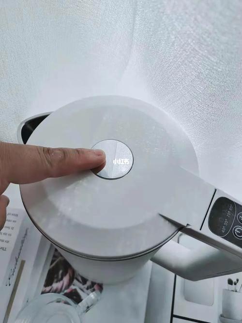 一般一个人生活一年用多少电