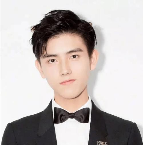 李洵性格