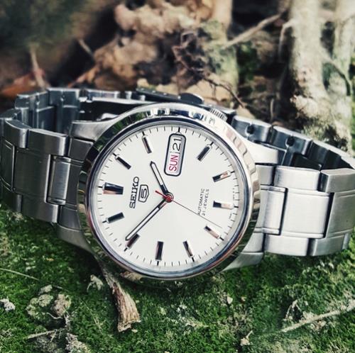 精工5号机械表能手动上弦吗