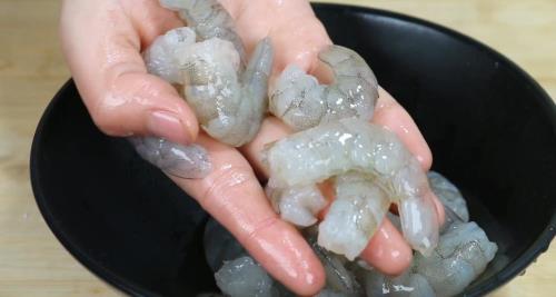 怎样剥虾壳快