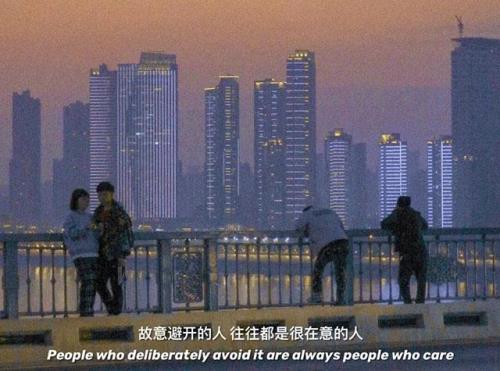 咽下所有的情绪的文案