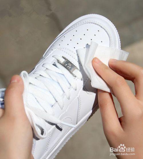 鞋底发黄怎么变白