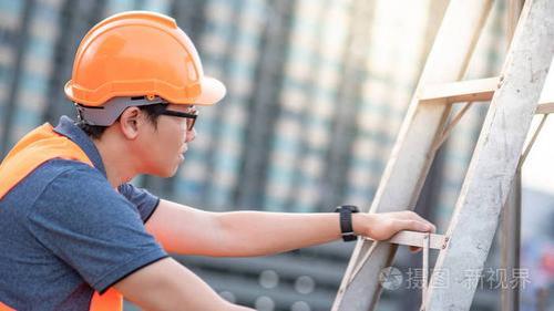 建筑工人·使用铅垂的目的是什么