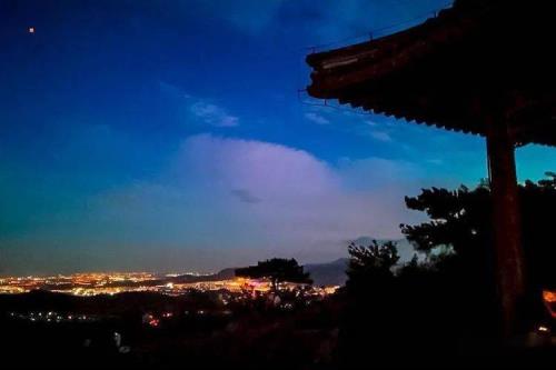 西山流霞醉全诗