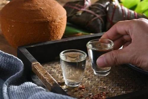 把酒点燃酒里还有酒精吗