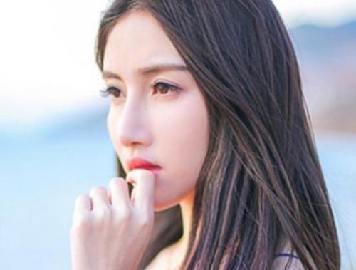女人让异性摸她肚子什么意思
