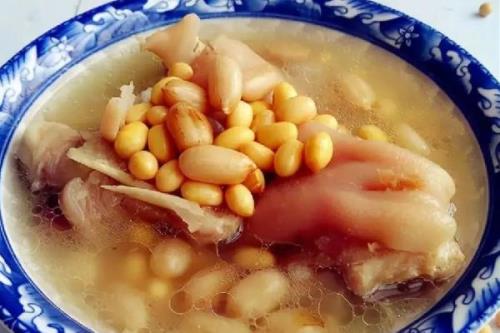 黄豆焖猪脚是怎么做的