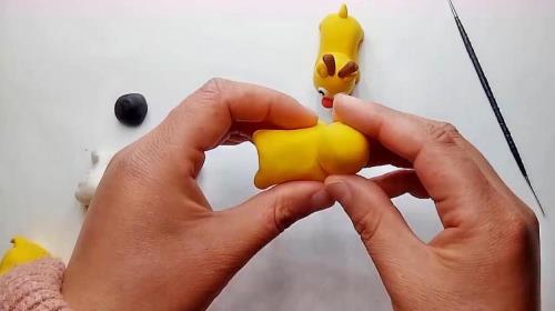 怎么用太空泥捏小娃娃