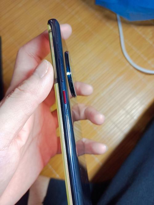 手机屏幕和后盖有缝隙怎么修
