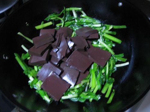 猪血焯水变绿了怎么办