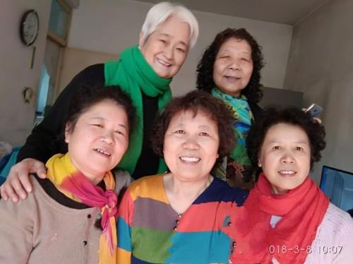 儿童姐妹相聚快乐时光句子
