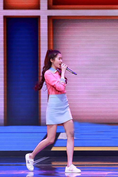 北京春晚关晓彤唱的一首歌