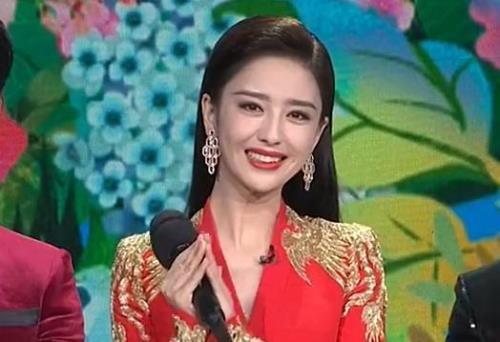 春晚主持人服装有什么深意