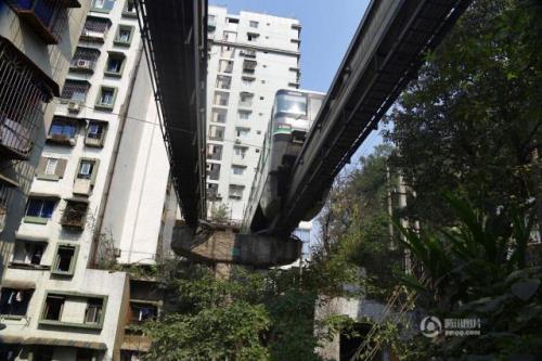 重庆几号线穿楼而过