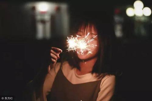 跟好朋友聊天聊到深夜的说说