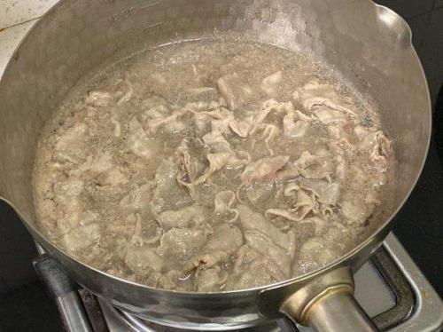 牛肉焯水用冷水还是热水
