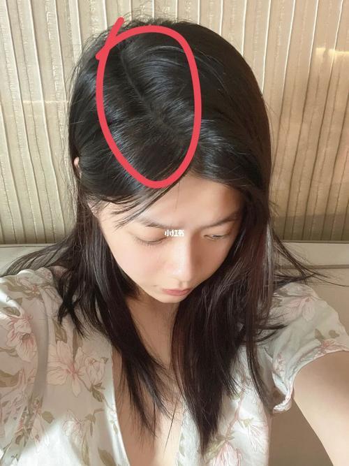 长头发是看额头吗