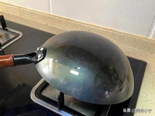 不锈铁锅第一次用怎么开锅