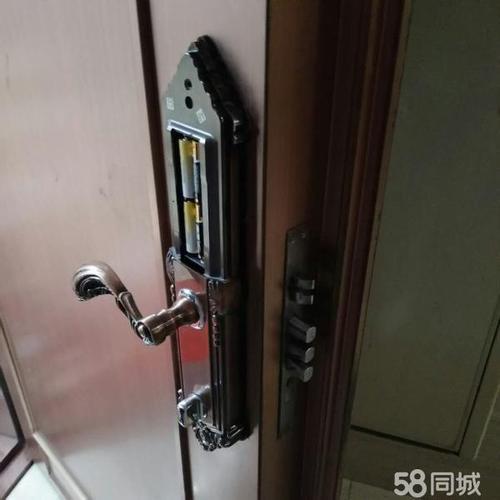 密码锁的钥匙孔怎么开