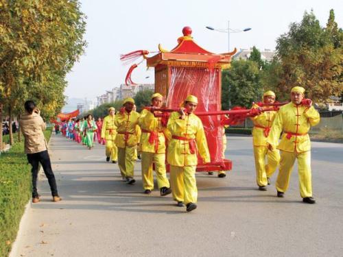八抬大轿是什么意思
