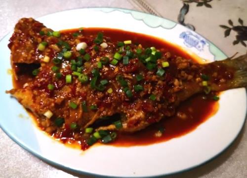 红焖鲈鱼段的做法