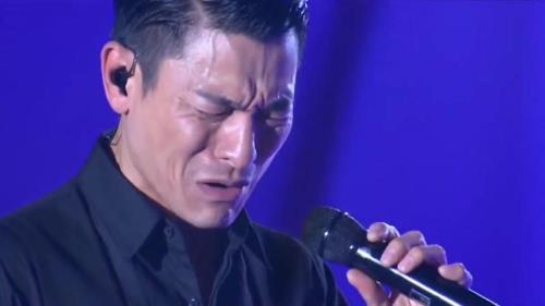 哭成泪人的歌曲女生