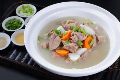 清炖羊肉放白芷好还是放山奈