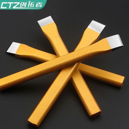 地暖管子用凿子琢扁了