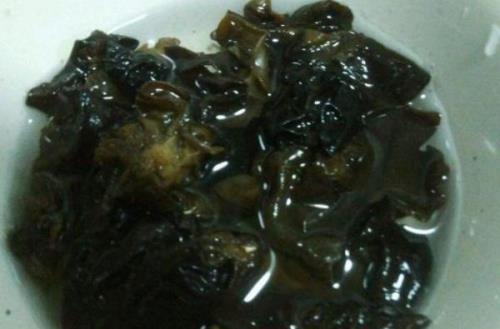 泡木耳用冷水还是热水