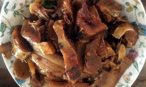 五花肉炖咸鱼正宗做法