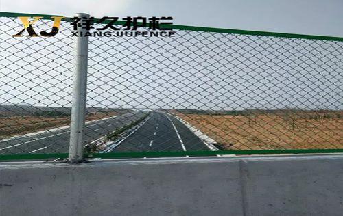 公路桥梁两侧防抛物网使用周期