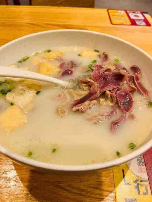 鸭得堡和回味哪个好吃