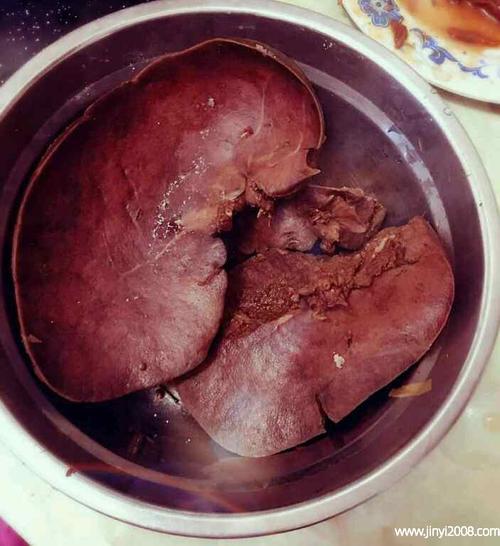 买回来的猪肝颜色发紫正常吗