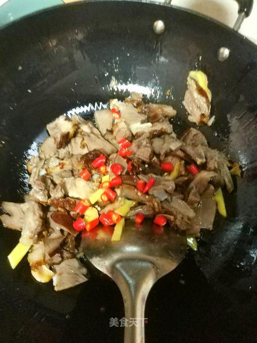 猪舌头爆炒川味做法