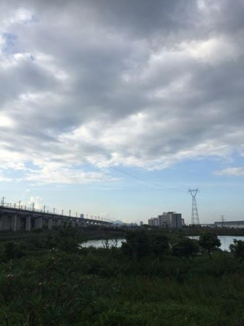 乌云上有晴空歌曲原唱