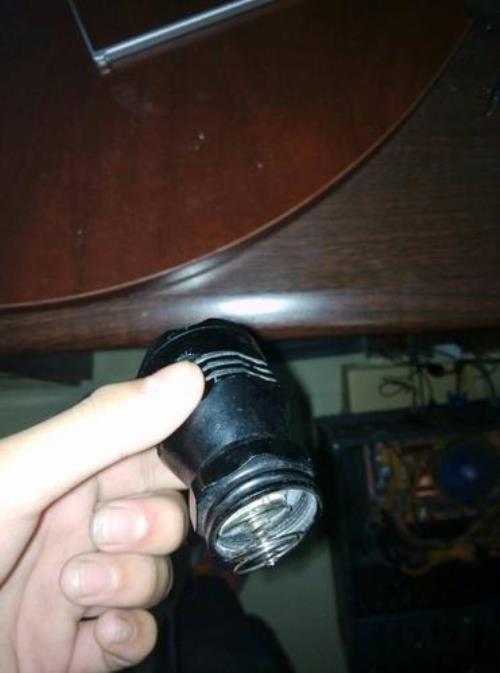 怎样拆解强光手电