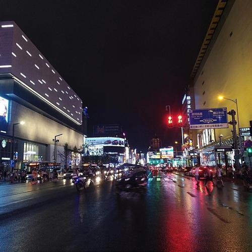 夜晚街景幽默句子