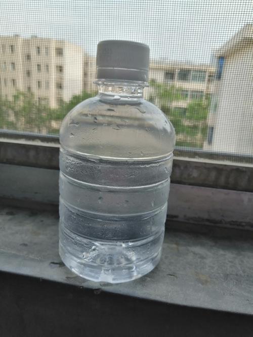 没打封的矿泉水瓶瘪气怎么办