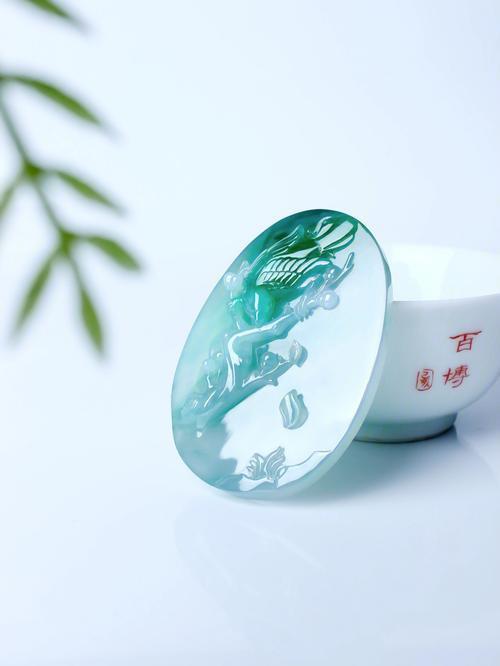 玉女降世,喜上眉梢的意思