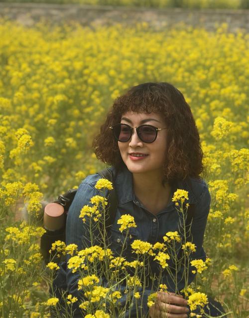 十分春色千山秀下句