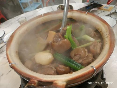 大排档羊肉用什么锅装盘好看
