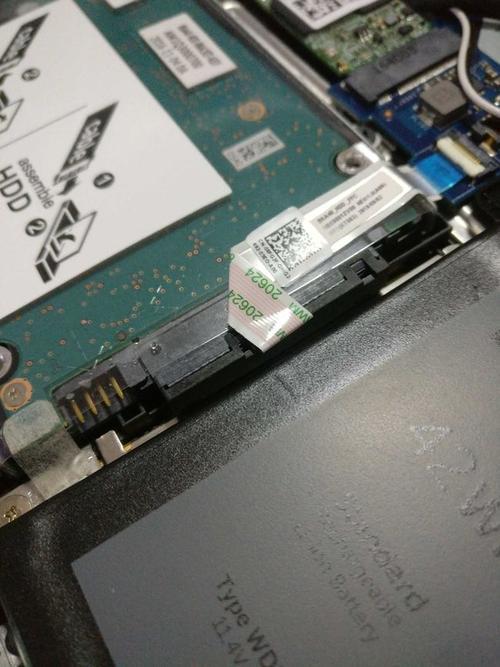 水浇到笔记本电脑上了怎么办