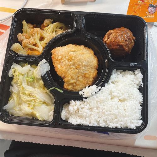 东北的十元盒饭有多实惠